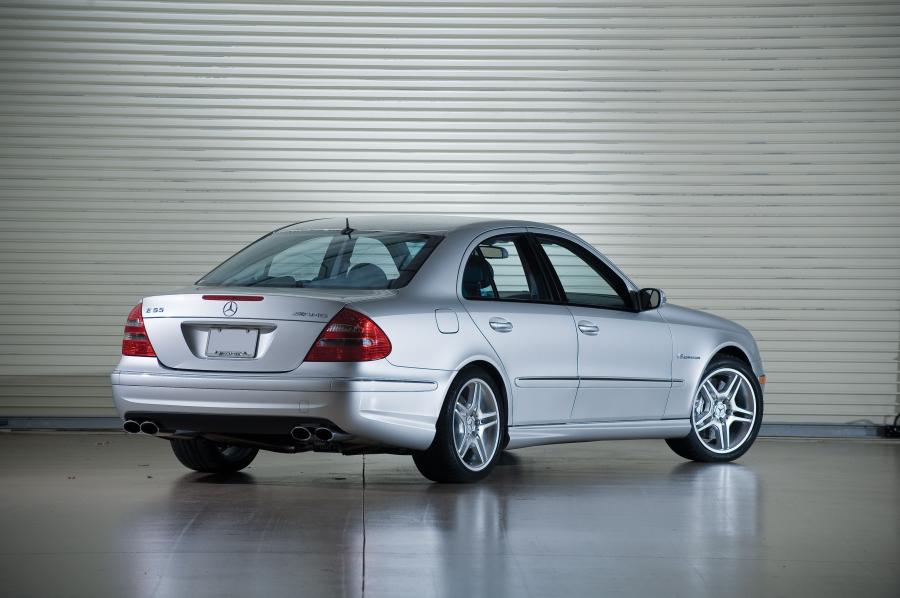  Mercedes-Benz E55 AMG 2004 года  (фото 7 из 8)